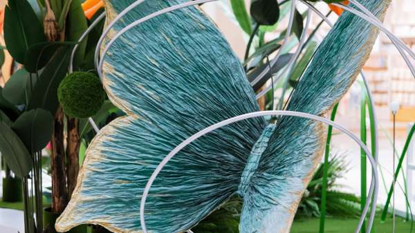 漫步蝶變新·生藝術(shù)展覽活動(dòng)策劃中，如置身春日花園