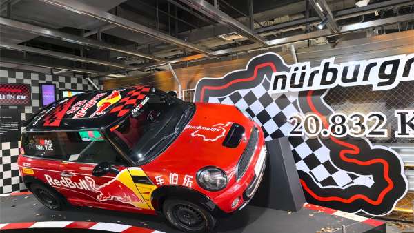 MINI創(chuàng)造力文化大展活動(dòng)策劃現(xiàn)場(chǎng)每一輛MINI都獨(dú)具一格，分分鐘出大片