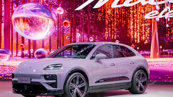 保時(shí)捷展臺(tái)在2024北京車展活動(dòng)策劃中真是太耀眼的存在了