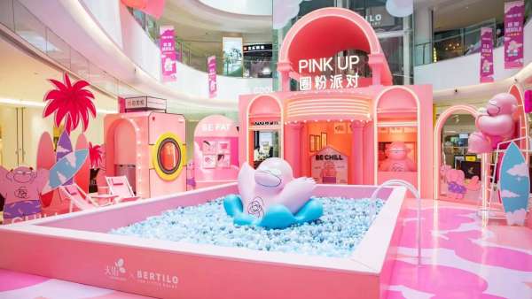 巨型粉小胖空降房山天街「圈粉派對」活動策劃現(xiàn)場，超粉超夢幻