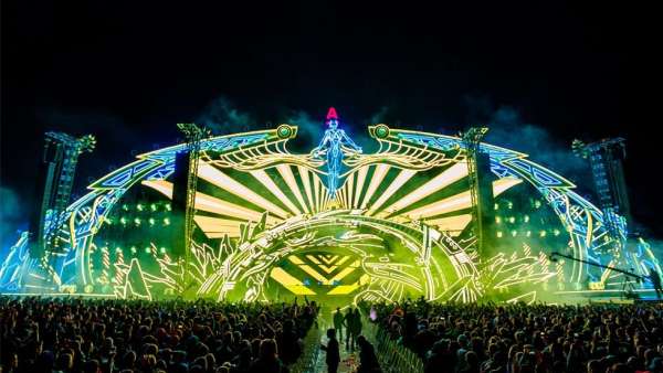 俄羅斯“阿爾法未來(lái)人”電音節(jié)活動(dòng)策劃的舞美設(shè)計(jì)堪稱(chēng)世界級(jí)
