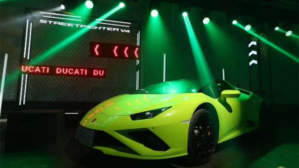 杜卡迪和蘭博基尼上市慈善拍賣(mài)活動(dòng)策劃創(chuàng)造了一個(gè)類(lèi)似機(jī)庫(kù)的地下氛圍